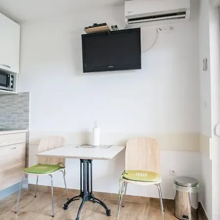 Apartment Tomislav Pakostane